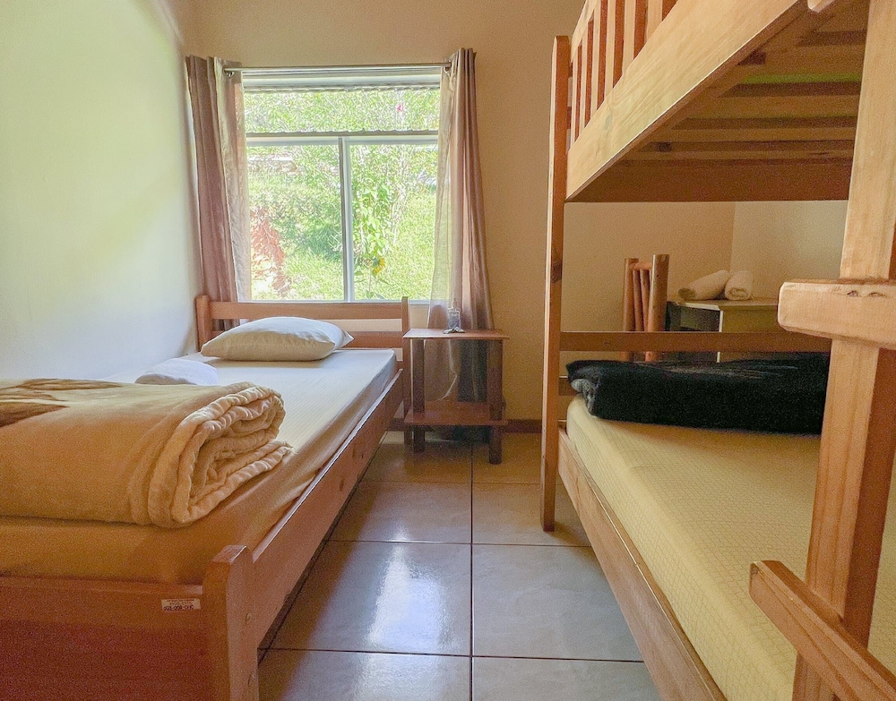 Standard Triple Room, Private Bathroom photo 2