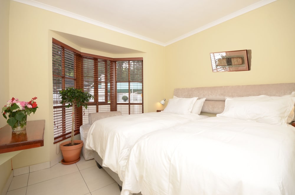 Deluxe Apartment, 2 Bedrooms, Garden View photo 3