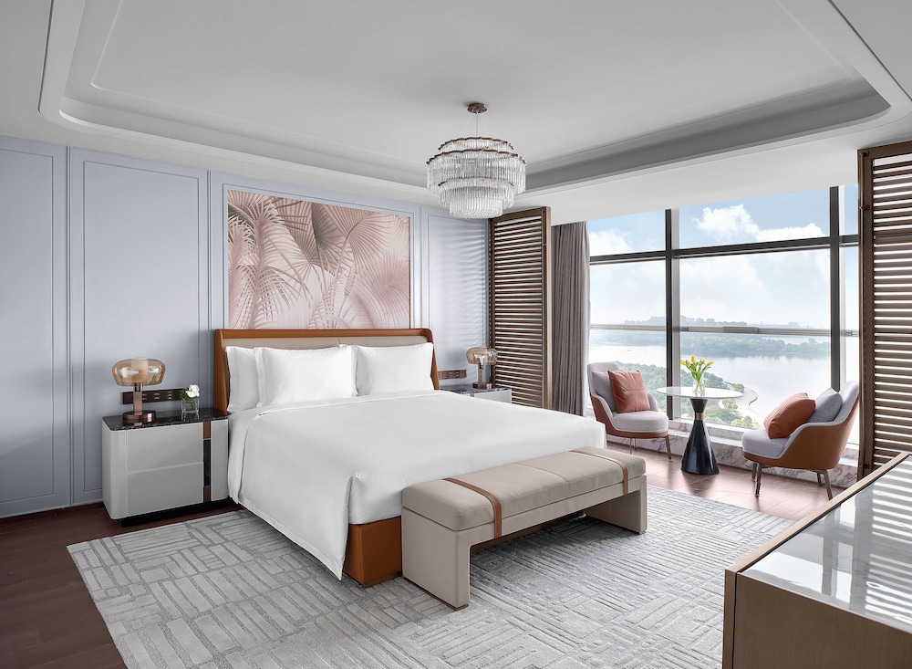 Suite, 1 Bedroom, Lake View photo 2