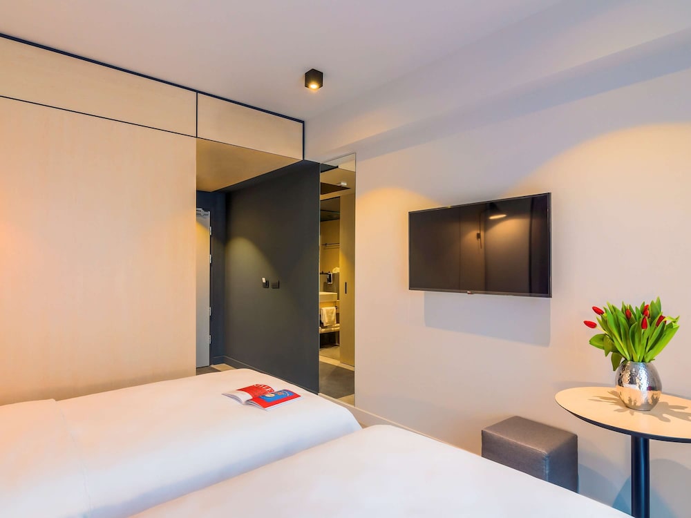 Standard Room, 2 Twin Beds - Photo 10