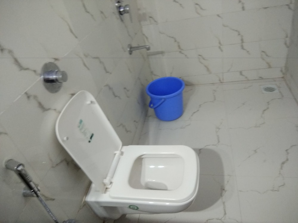 Deluxe Triple Room, 1 King Bed, Refrigerator, Beachside photo 3