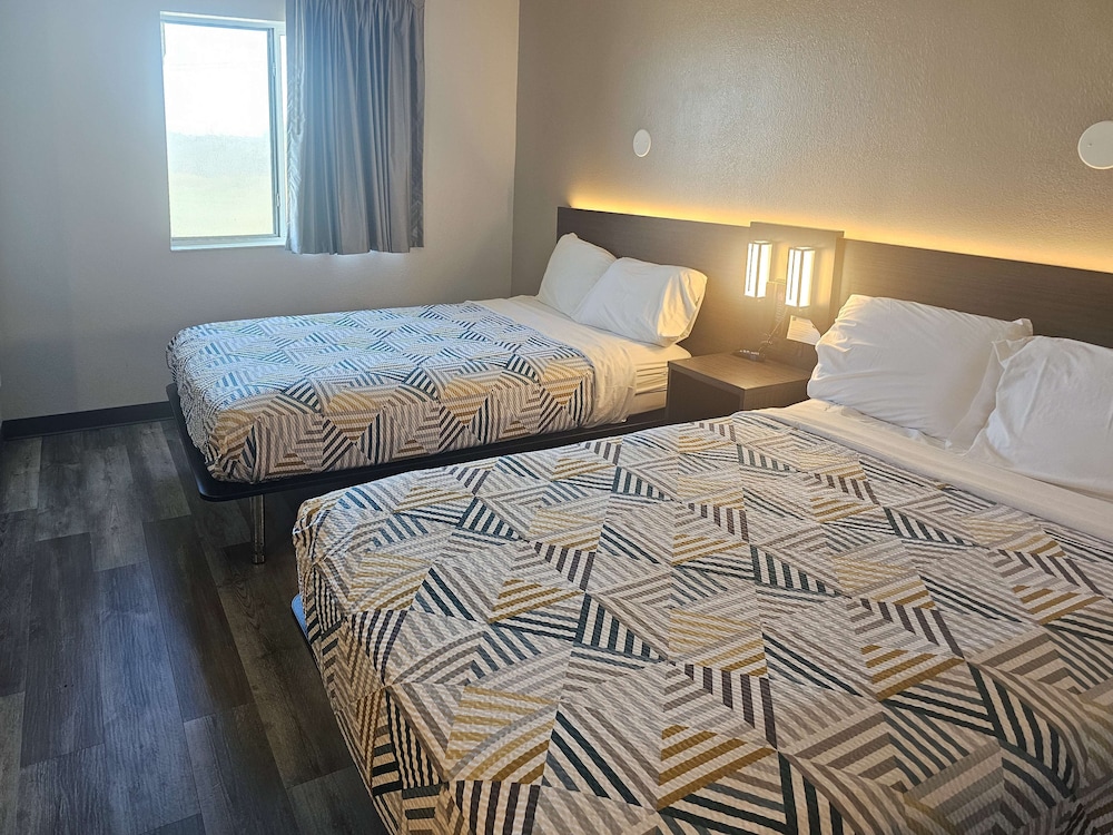 Standard Room, 2 Double Beds, Non Smoking - Photo 6