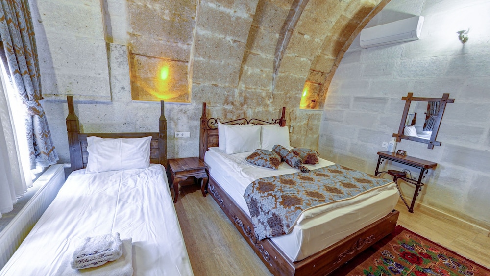 Standard Triple Suite, Courtyard View photo 2