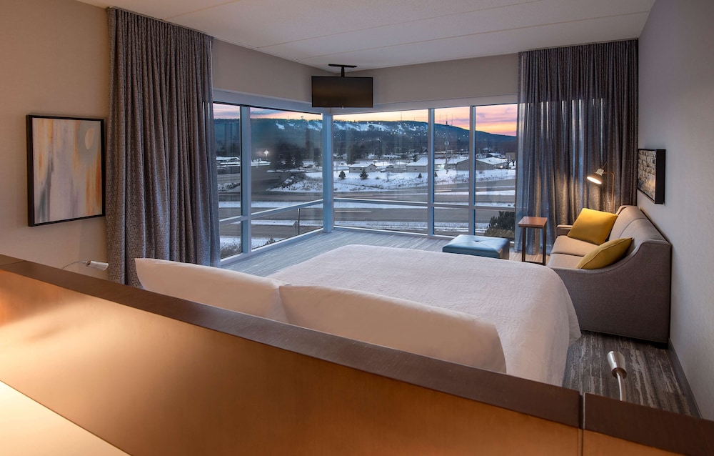 Premium Room, 1 King Bed photo 1