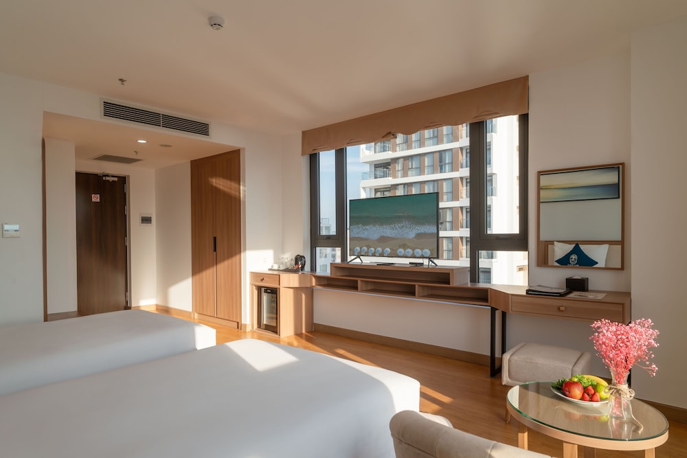 Deluxe Twin Room, City View - Photo 9