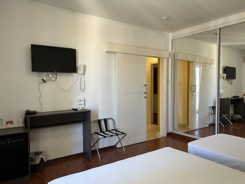 Deluxe Triple Room photo 3