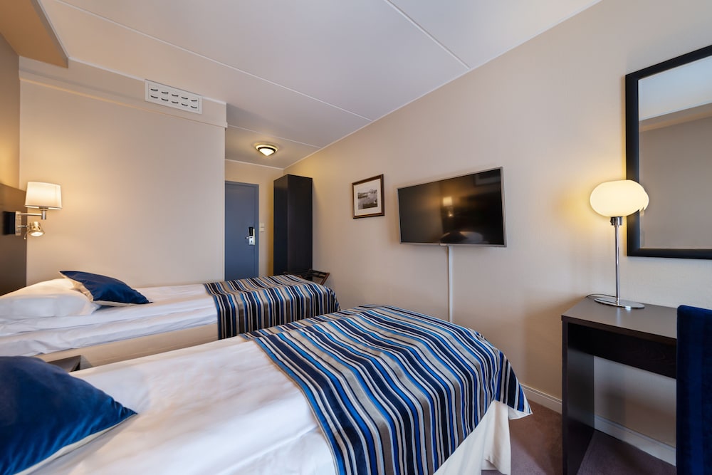 Standard Room, 2 Twin Beds, Non Smoking - Photo 9