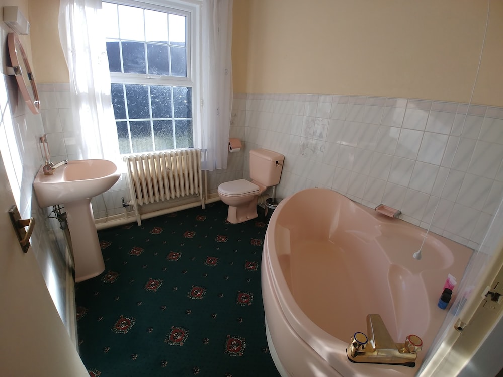 Standard Double Room, 1 King Bed, Non Smoking, Hill View photo 2