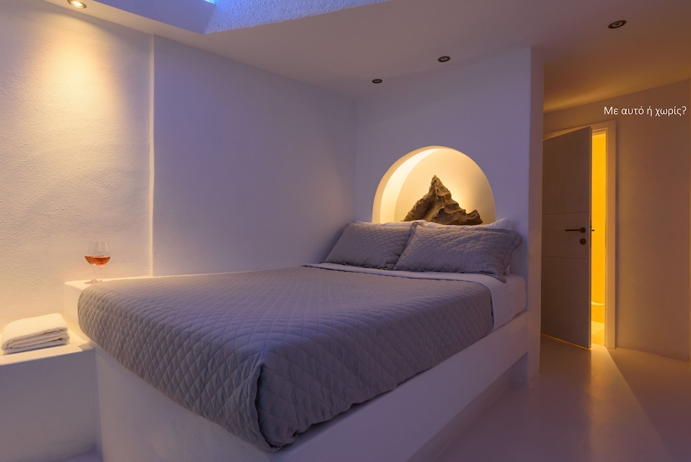 Junior Suite, Jetted Tub (Caldera Sea and Sunset View)