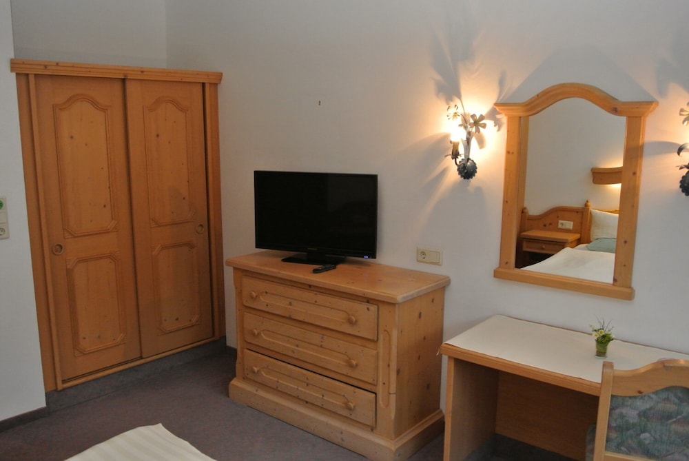 Traditional Suite, 2 Bedrooms, Balcony photo 3