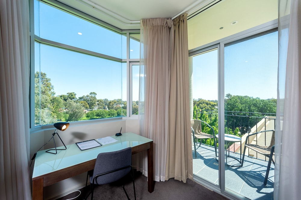 Deluxe Spa Suite with Balcony photo 2
