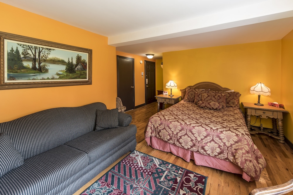Standard Room, 1 Queen Bed photo 3