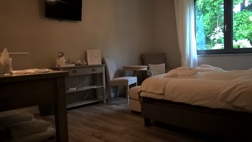 Double Room (Caroline) photo 1