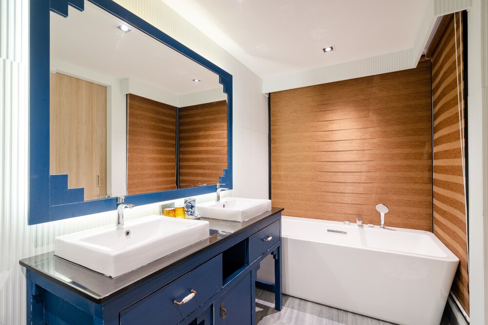 Deluxe Triple Room, Multiple Beds +Free Coworking Space - Photo 4