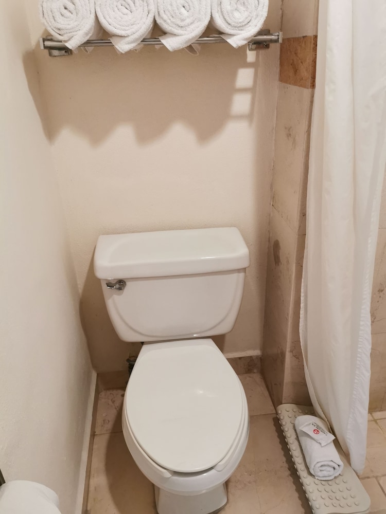 Standard Room, Partial Ocean View - Photo 18