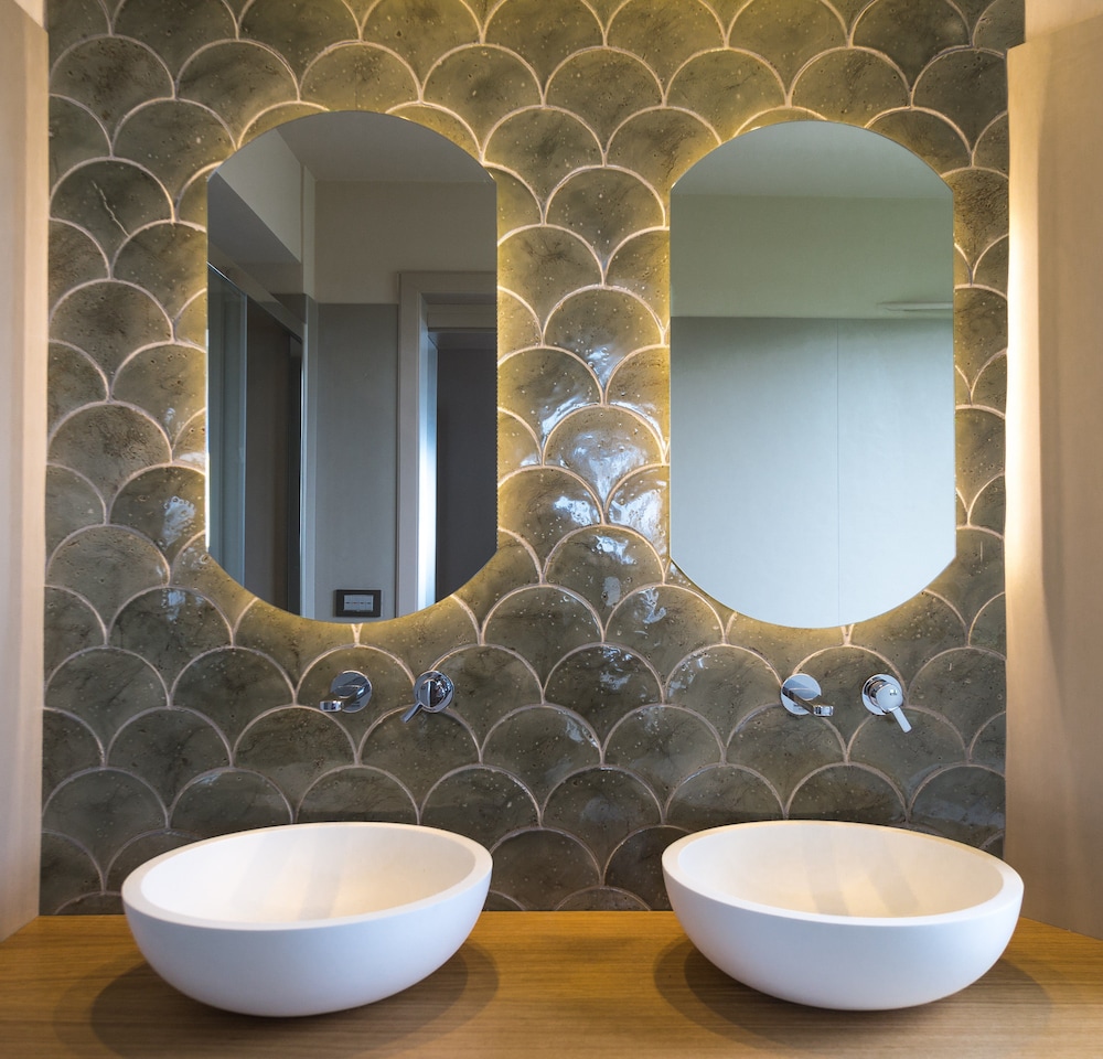 Romantic Suite, Hot Tub, Sea View photo 3