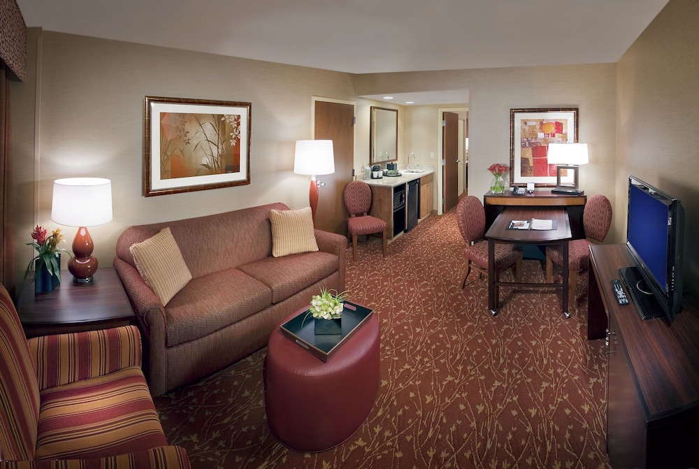 Premium Suite, 1 King Bed, Non Smoking, Mountain View - Photo 6