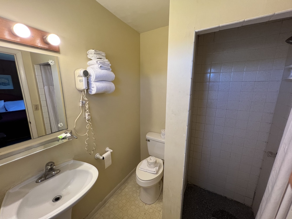 Standard Room, 2 Double Beds, Smoking photo 2