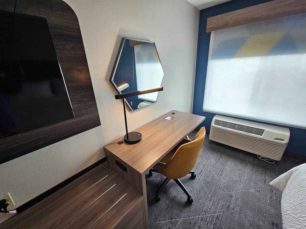 Suite, 1 King Bed with Sofa bed, Accessible (Accessible Tub) - Photo 2