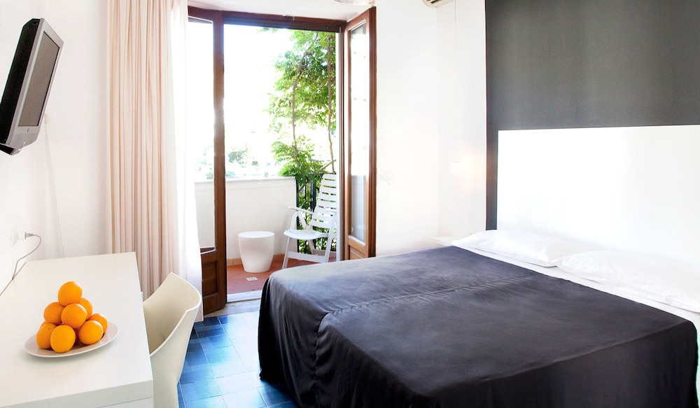 Double or Twin Room, Garden View