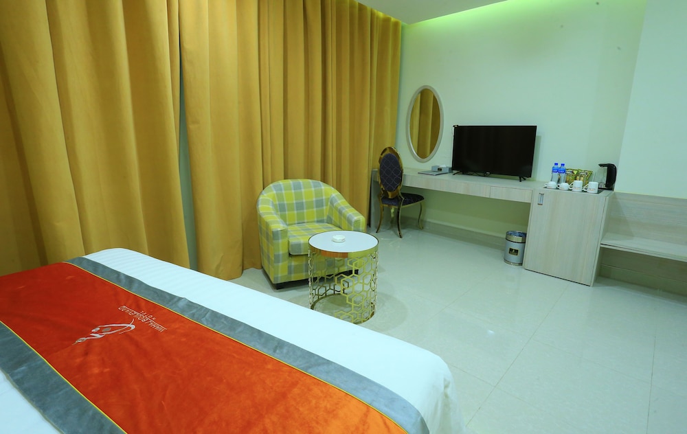 Standard Room, 1 King Bed, Smoking photo 2