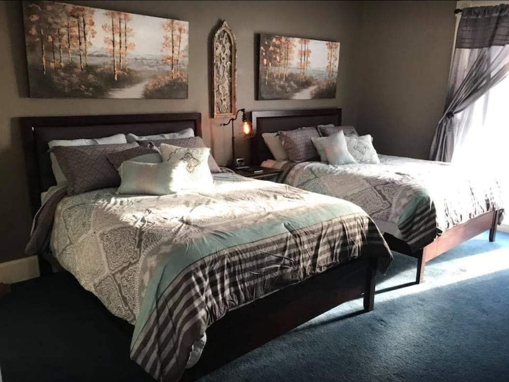 Comfort Double Room Single Use, 2 Queen Beds, Shared Bathroom, Courtyard Area