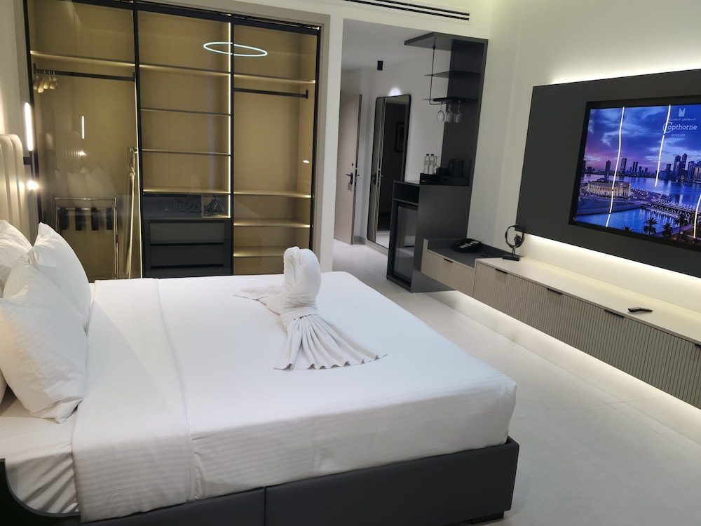 Premium Room, 1 King Bed photo 2