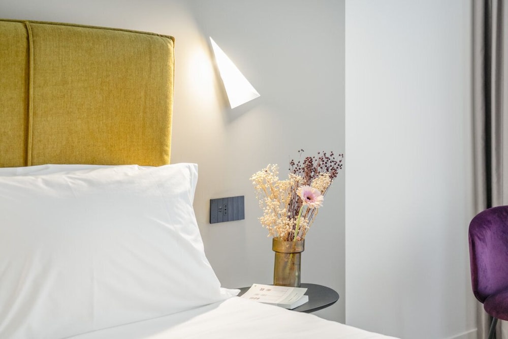 Comfort Single Room, 1 Large Twin Bed, Non Smoking, Private Bathroom