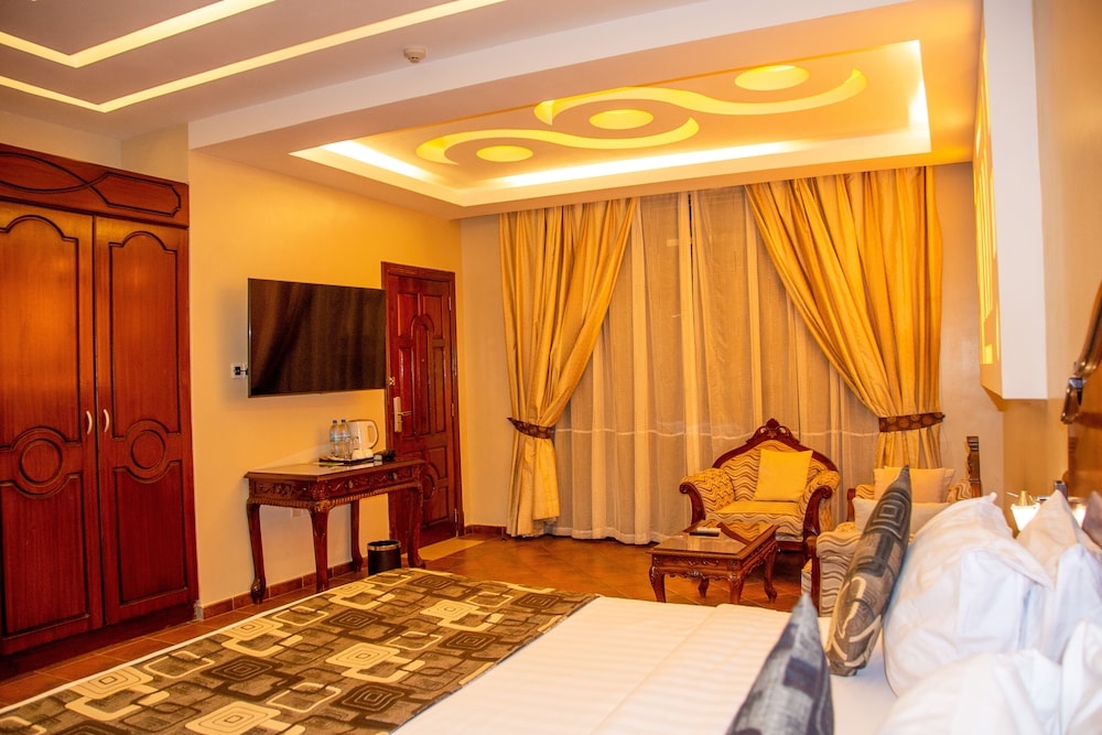 Executive Suite - Photo 9