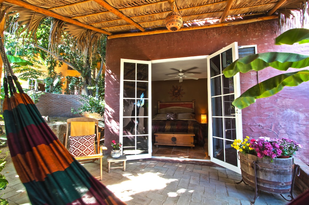 Patio-Bungalow, 2 Bedrooms, King, Queen and Twin Beds, Patio with Hammocks