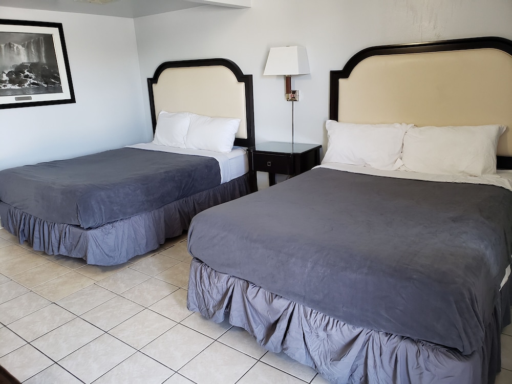 Standard Room, 2 Queen Beds - Photo 2
