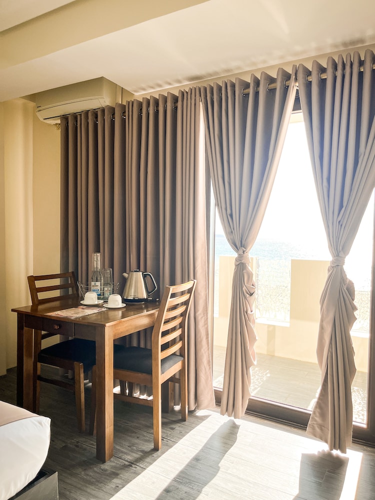 Deluxe Double Room, 1 King Bed, Ocean View photo 3