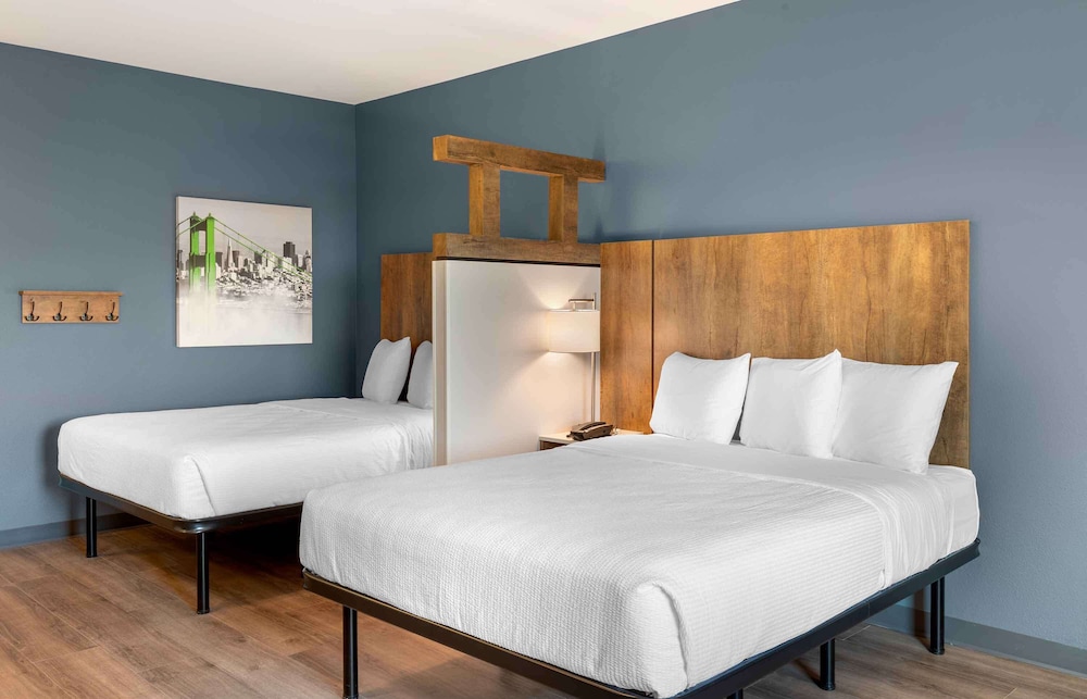 Premium Studio, 2 Queen Beds, Non Smoking, Refrigerator & Microwave photo 3