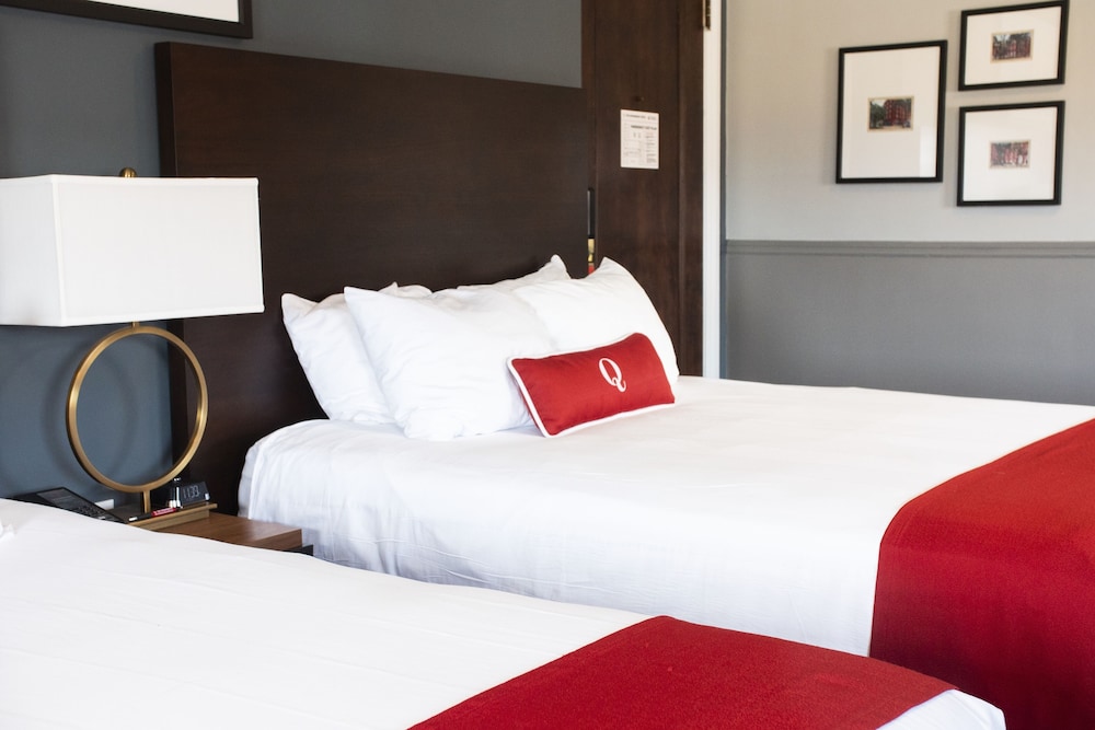 Room (Hotel Double Queen Bed) - Photo 2