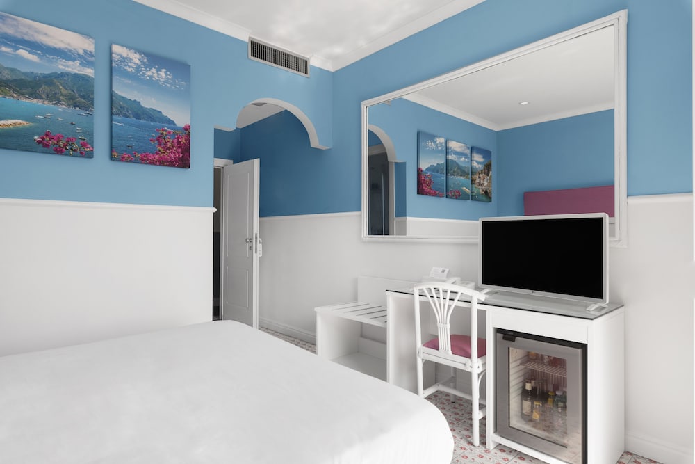 Superior Double or Twin Room, Balcony, Sea View - Photo 3