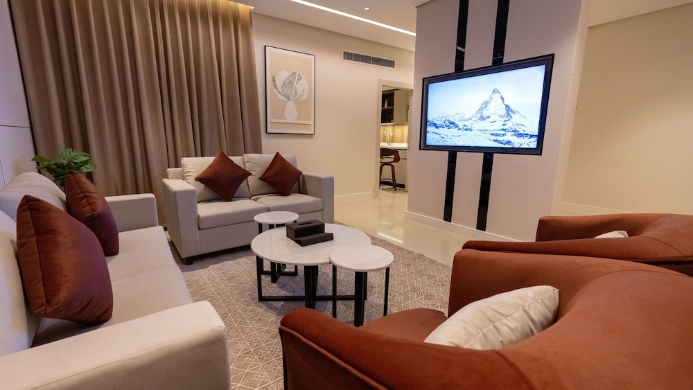 Deluxe Suite - Photo 2