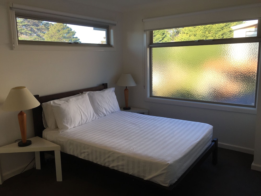 Deluxe House, Mountain View, Beachfront photo 2