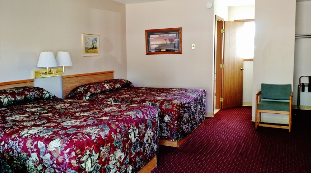 Deluxe Room, 2 Queen Beds, Refrigerator & Microwave, Mountain View photo 1