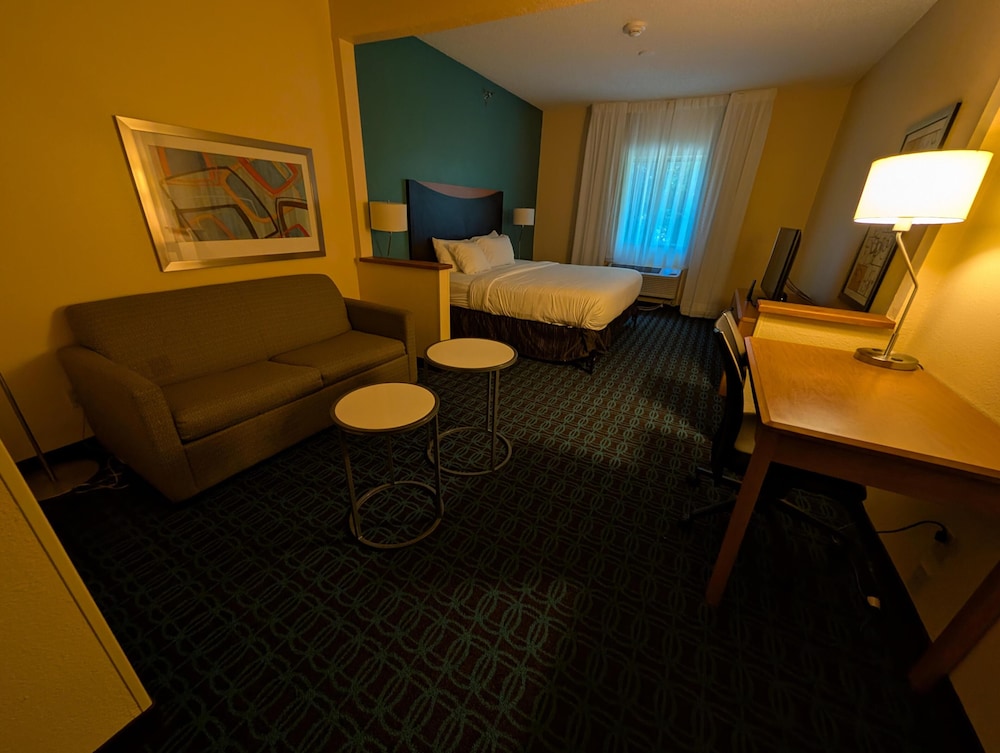 Suite, 1 King Bed, Non Smoking (with Sofabed) - Photo 3