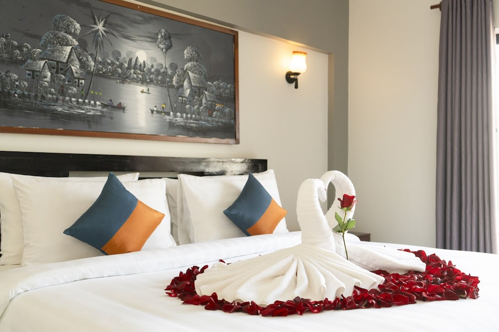 Deluxe Double Room with Balcony - Photo 16