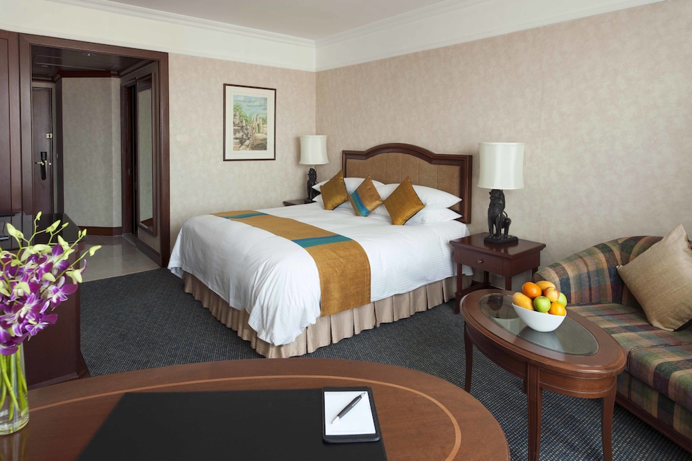 Club King Bed photo 3