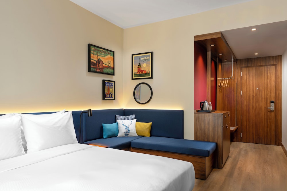 Room, 1 Queen Bed with Sofa bed
