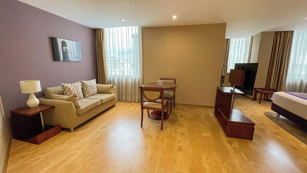 Executive Suite, 1 Queen Bed - Photo 5