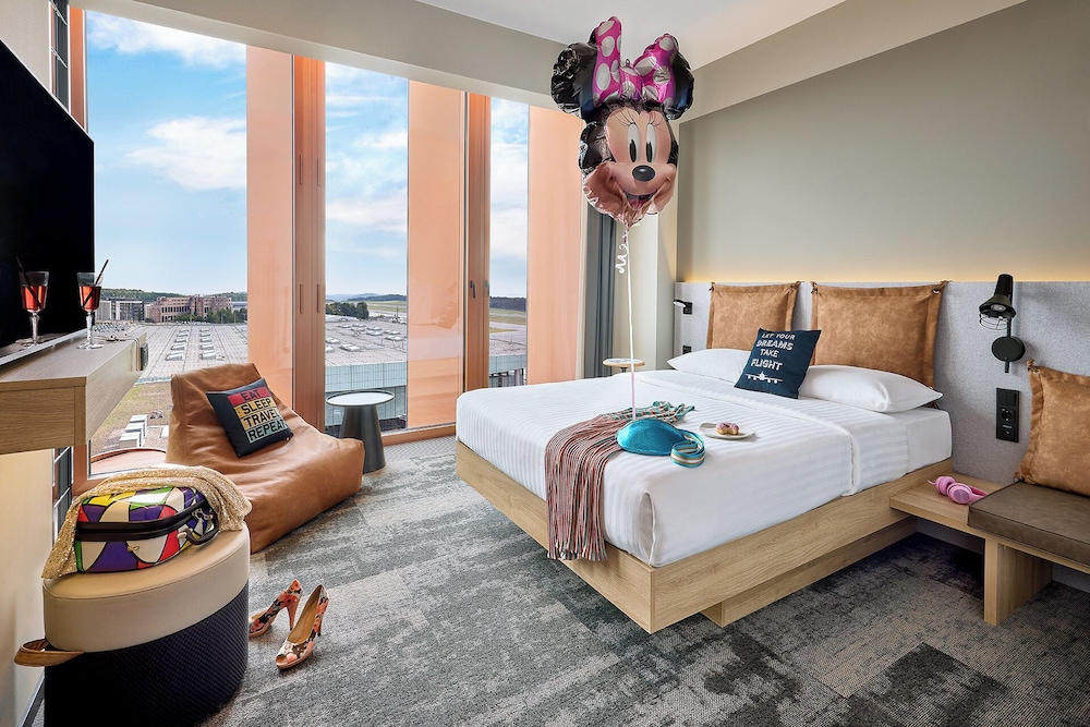 Standard Room, 1 Queen Bed, City View - Photo 1