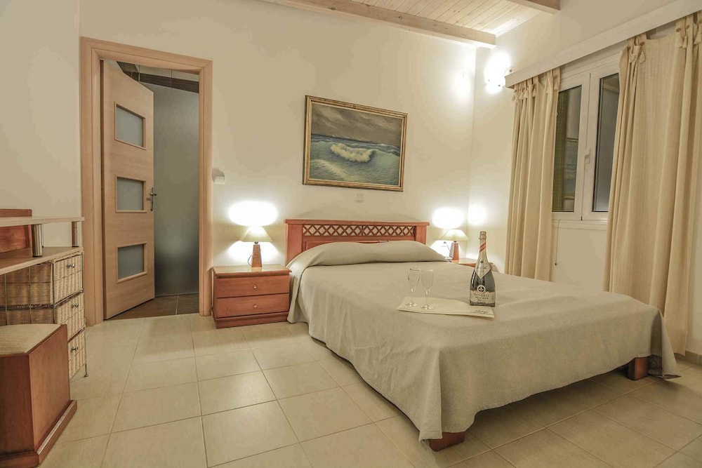 Deluxe Suite, Garden View
