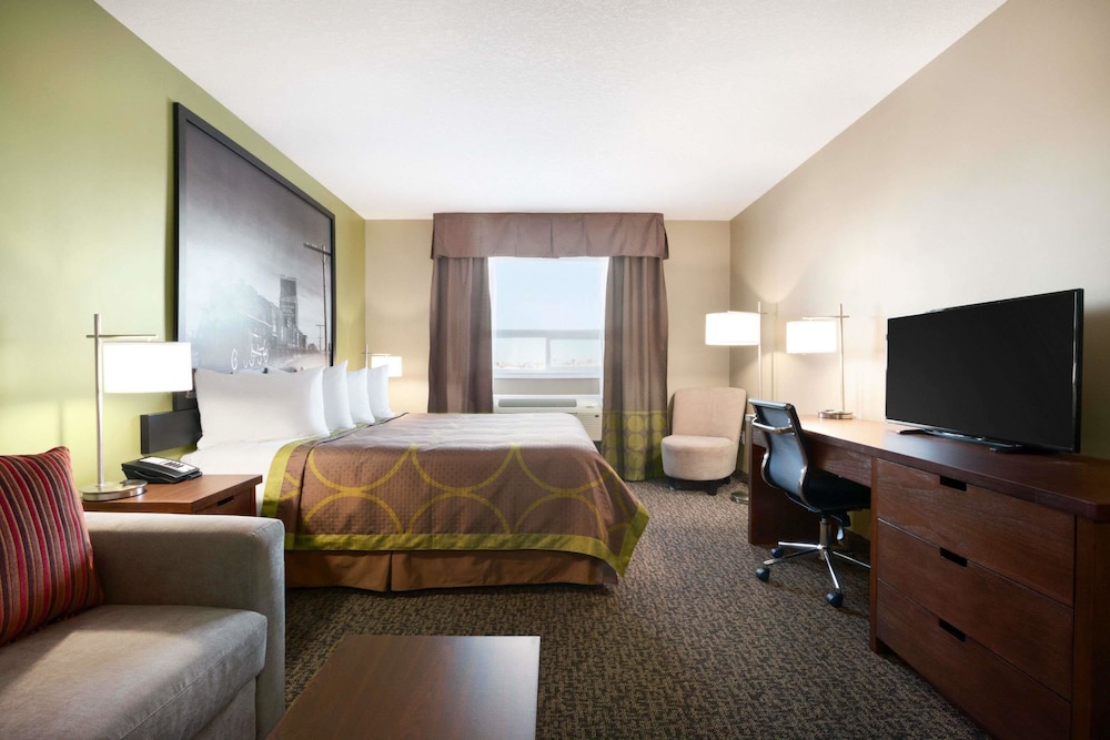 Room, 1 King Bed, Non Smoking - Photo 6