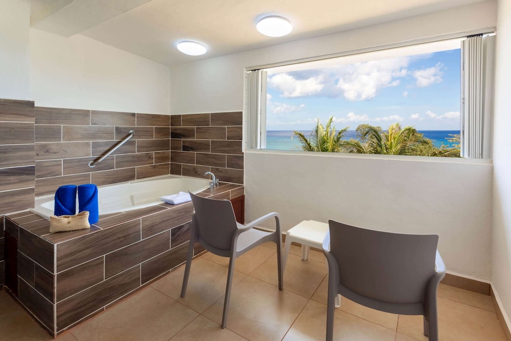 Junior Suite, 1 King Bed, Non Smoking - Photo 7