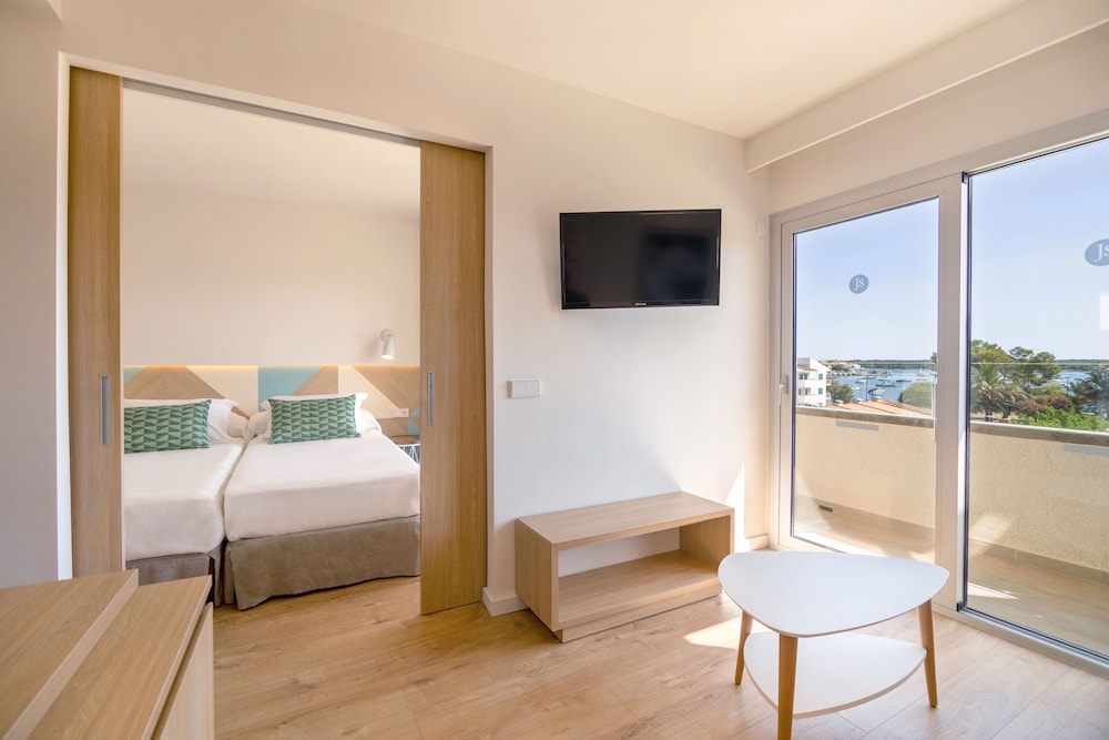 Suite, Balcony (2 adults + 1 child) - Photo 2