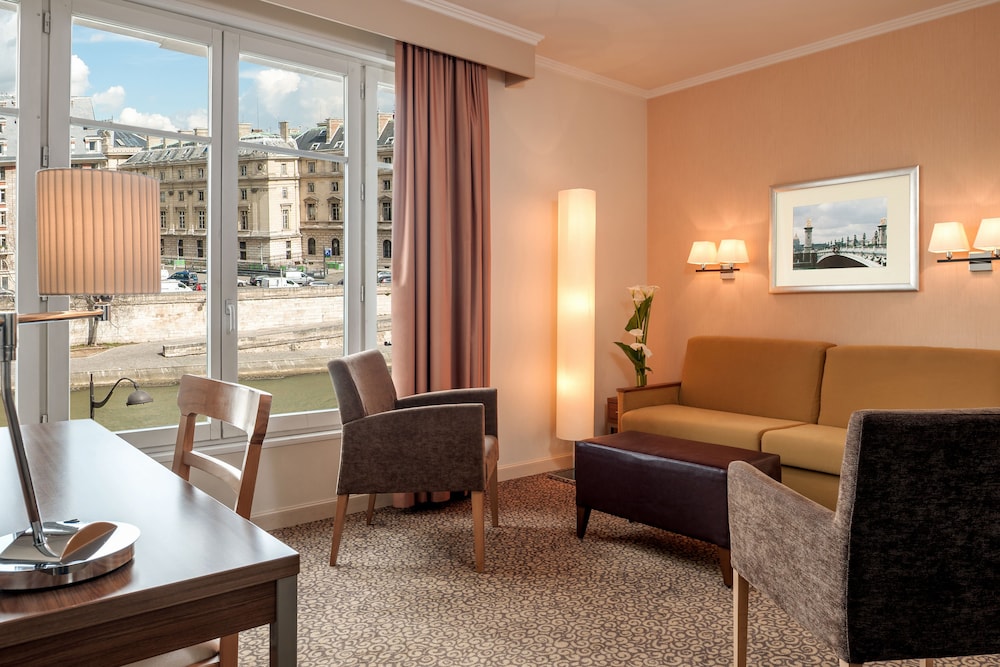 1-Bedroom Apartment with Seine View - Photo 2