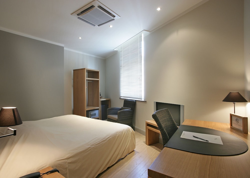 Basic Double or Twin Room